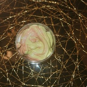 Meet your Posher, Monique